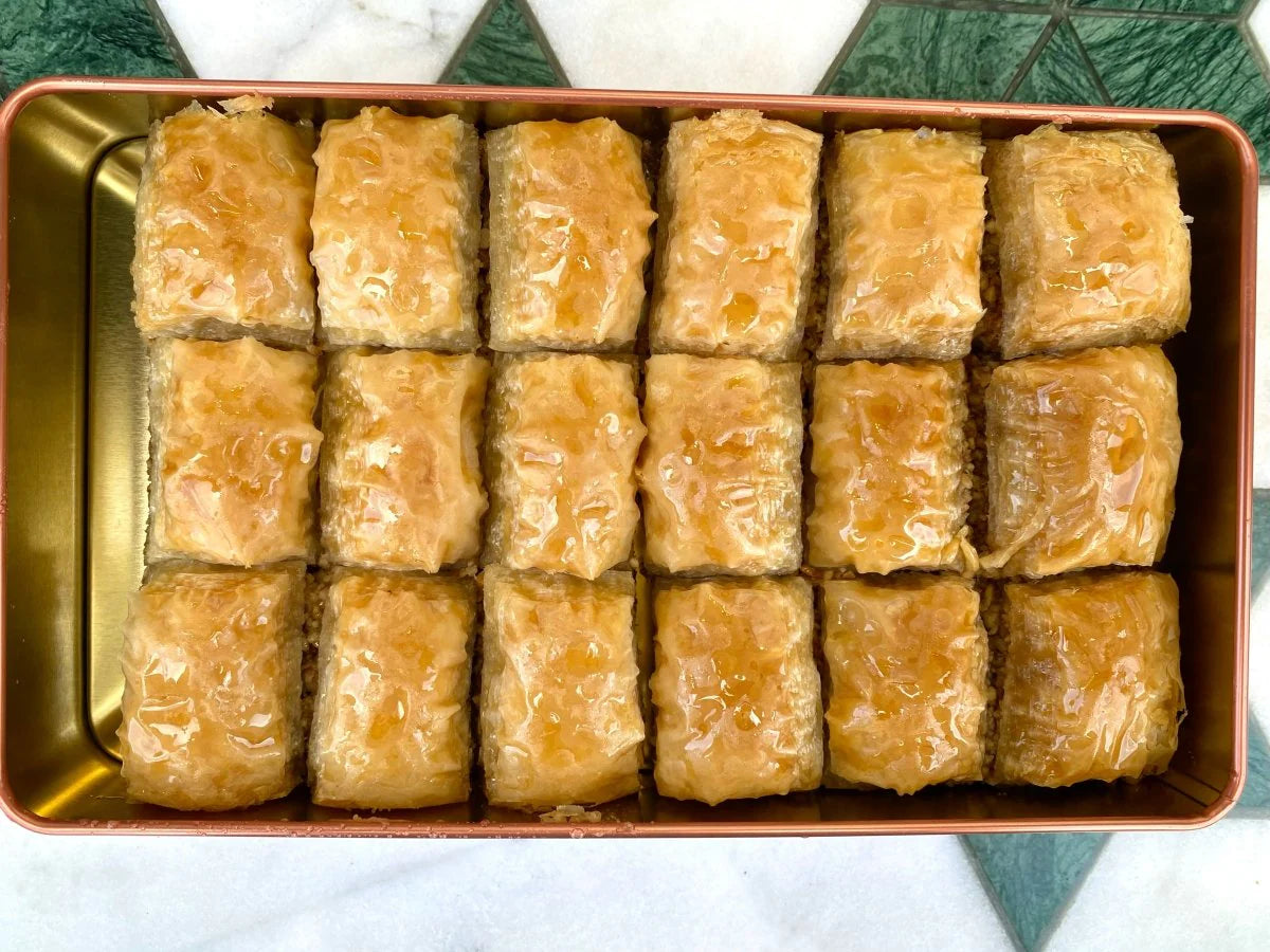 Koskeroglu | Antep Baklava with Walnut in Gift Metal Box